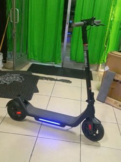 PHANTOM A10 E. SCOOTER 400WPOWER MOTOR-15.5MPH. RANGE 28MILES. ANTIPUNCTURE TIRES. 
LED HEADLIGHT. TAIL LIGHT.
Brand: Phantomgogo
Color: Matte Black
M