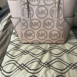 Like New Light Pink Micheal Kors Shoulder Bag 