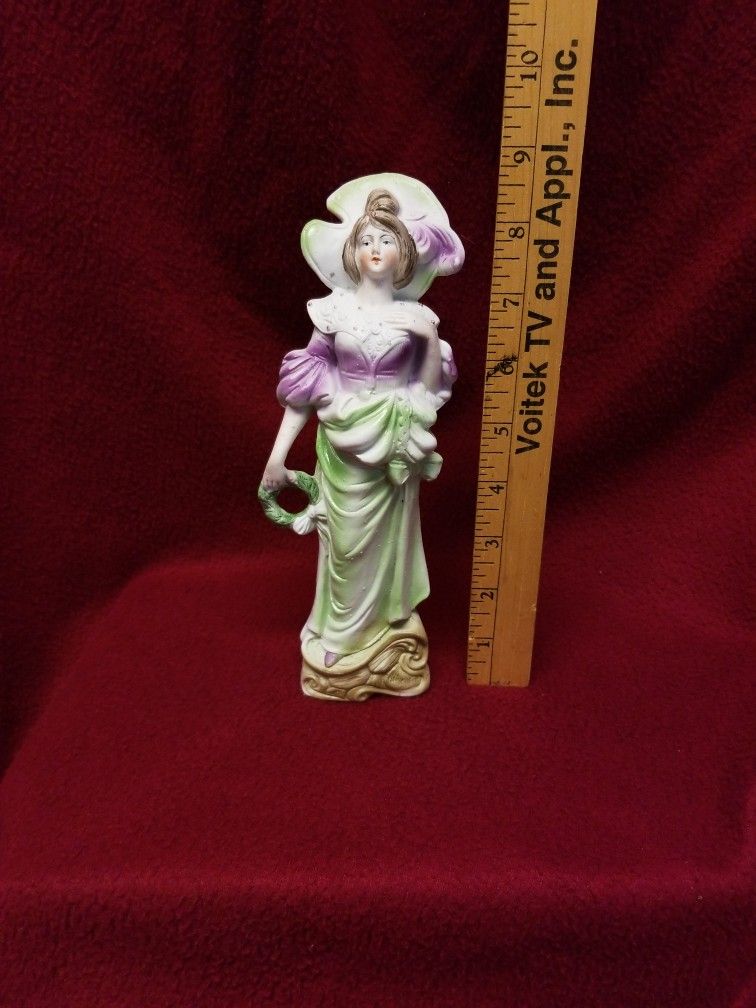 Victorian Figurine Porcelain Lady With Wreath 