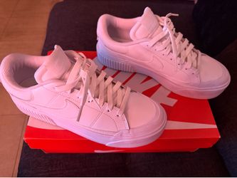 Women’s Nike court legacy
