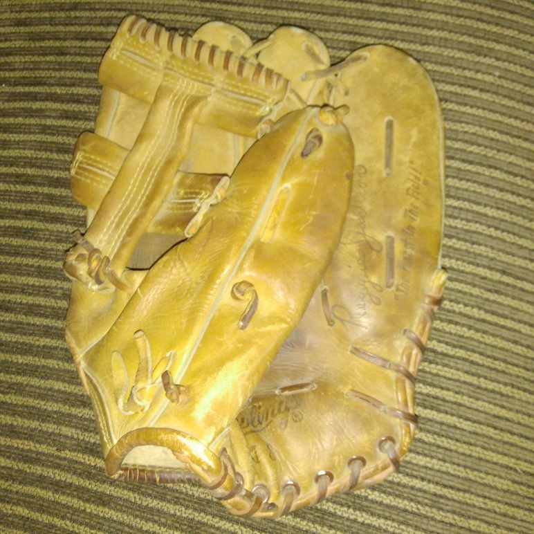 Vintage Rawlings Baseball Glove 