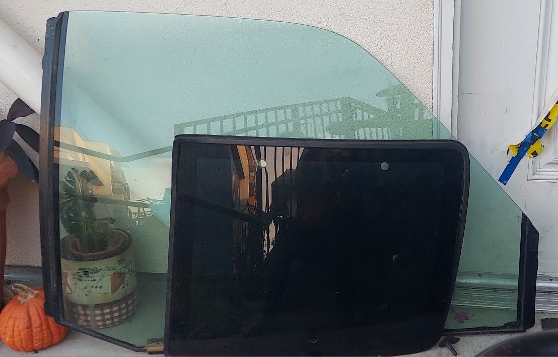 $10 Dooley Truck Windows