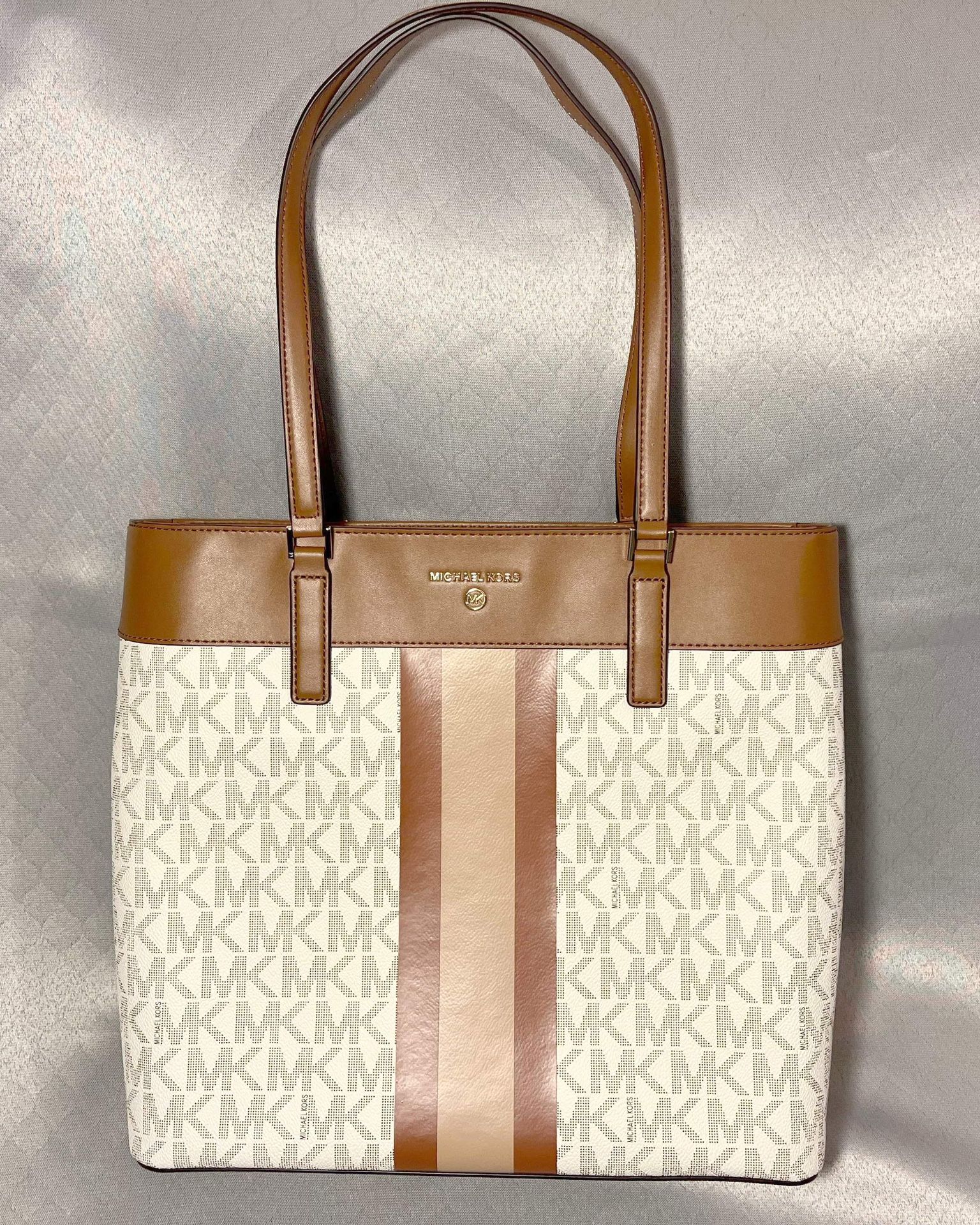 Michael Kors-Maisie Large Logo 3-in-1 Tote Bag for Sale in Shafter, CA -  OfferUp