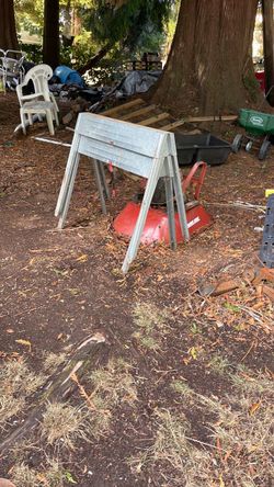 Metal Sawhorse Pair