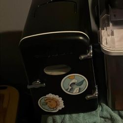 Mini Fridge 