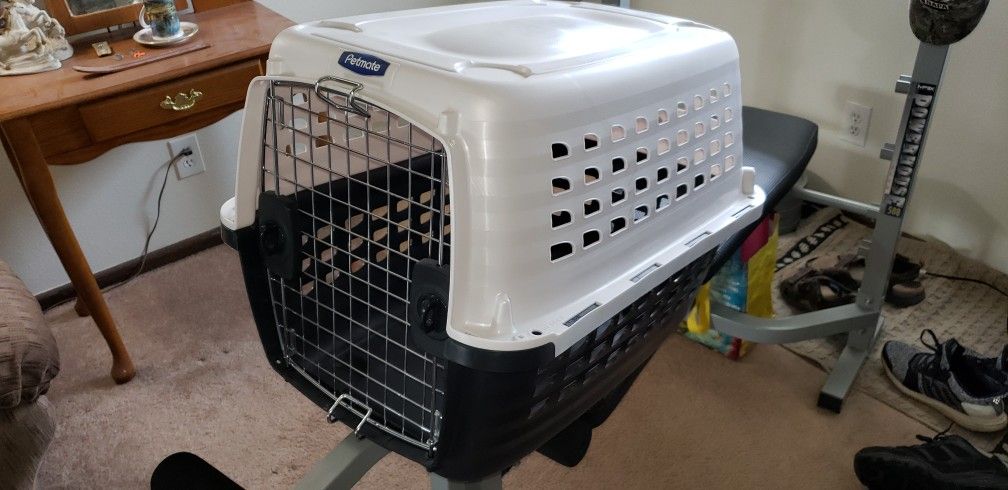Petmate. Kennel Medium Size