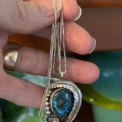Beautiful Vintage Sterling Silver Turquoise Pendant Necklace