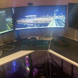 Pc With Full Set Up  READ THE DISCRIPTION 