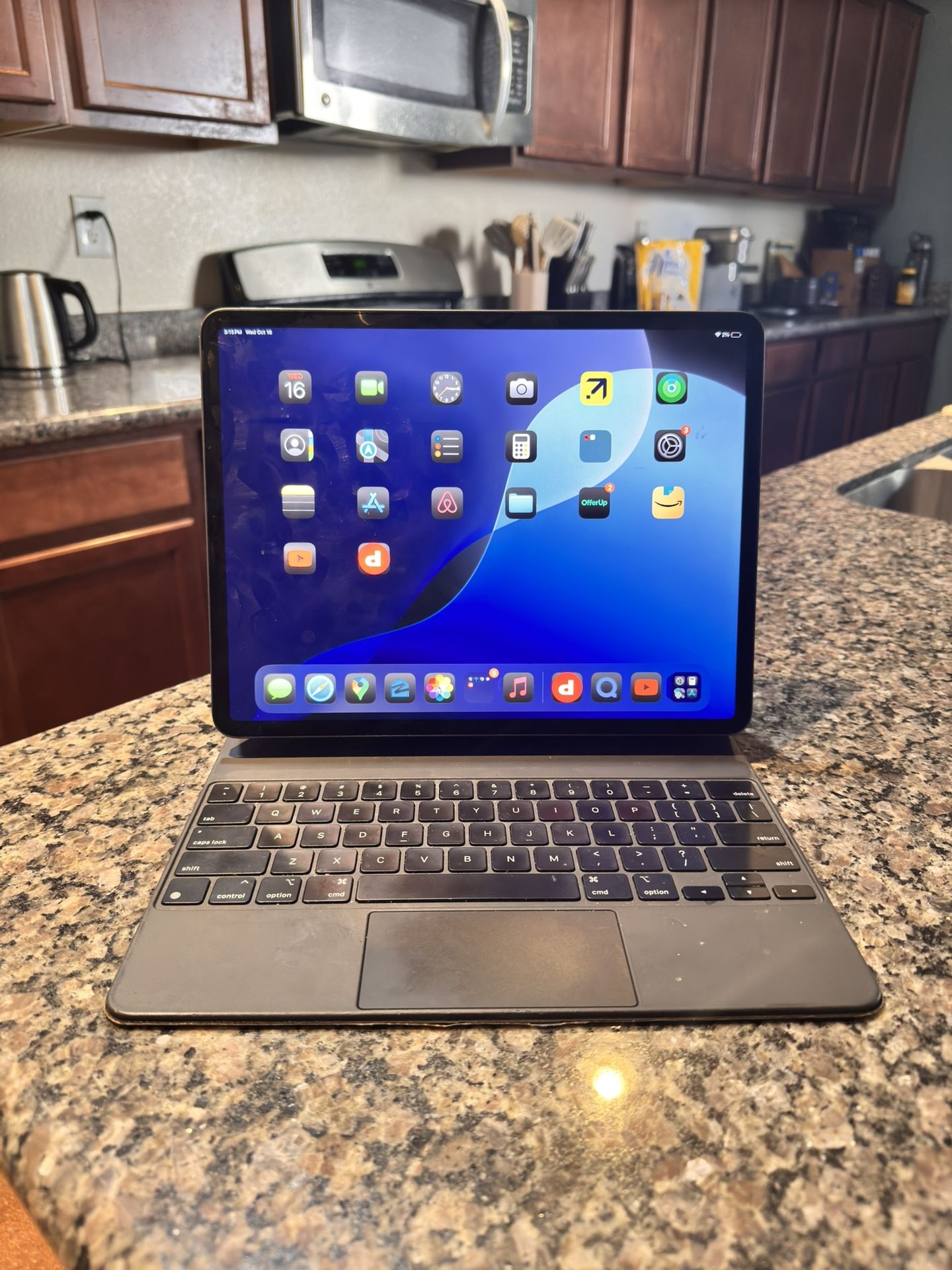 iPad Pro 12.9in 2020 Space Grey 128GB with Magic Keyboard 