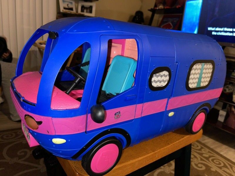 LOL Surprise OMG 4-in-1 Glamper Fashion Camper Purple Blue Most Accessories