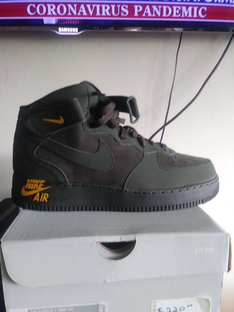 Air Force Mid Sequoia Sizes 11 Brand New