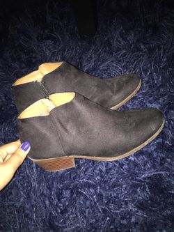 Women’s black boots
