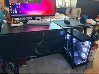 Gaming PC and desk still like brand new.