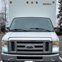 2013 Ford E350  BOX TRUCK