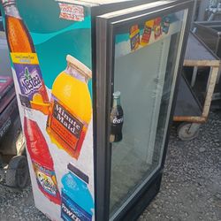 True Manufacturing Co. Model GDM-10 Referator Commerical Industrial Great Condition Works Good Store Home Office Gym