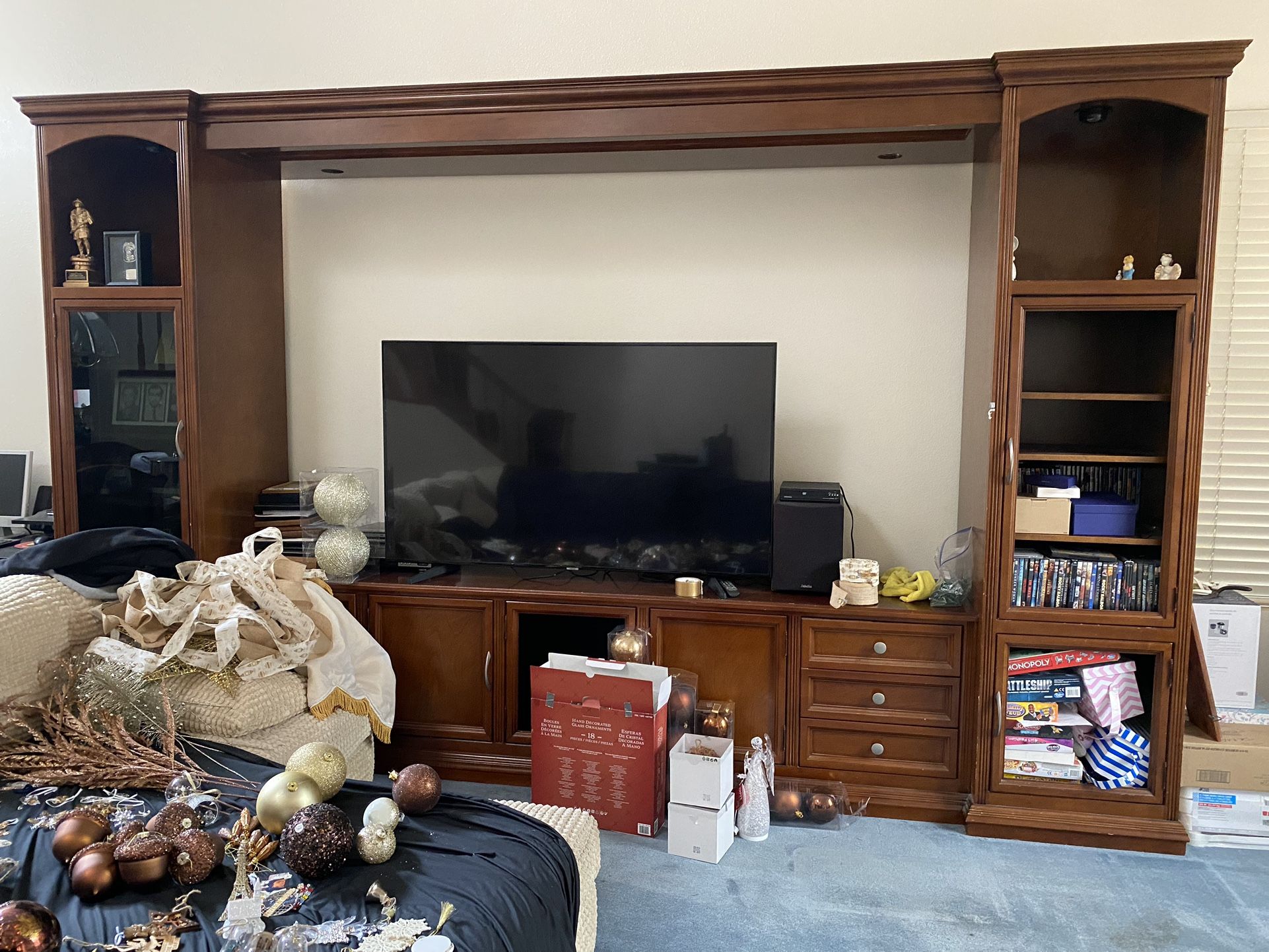 Entertainment center