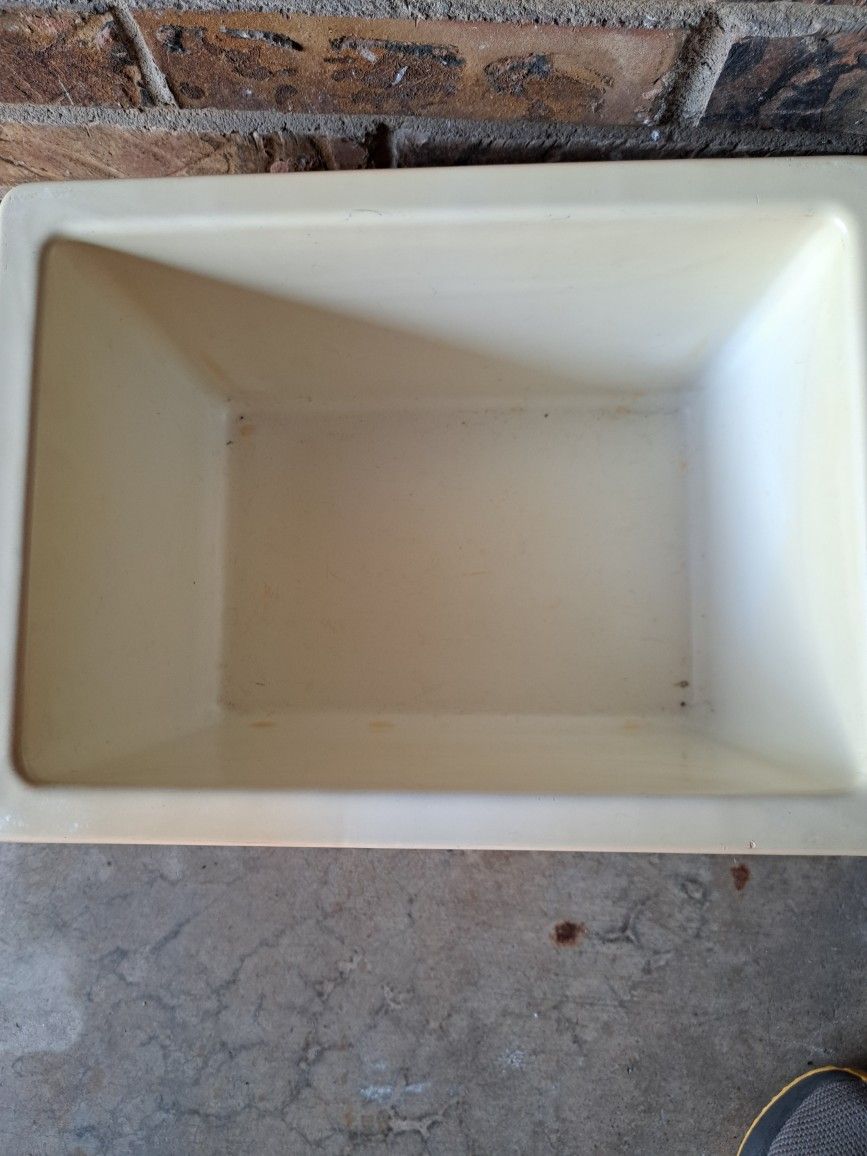 Vintage 1970's Thermos Sunpacker 11 quart 10 litre cooler Yellow Orange model 7713..