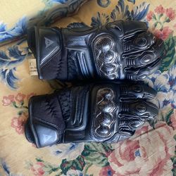 Dainese Carbon 3 Short Gloves  8.5 Size “ make an offer “
