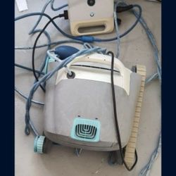 Solo dolphin Automatic pool cleaner