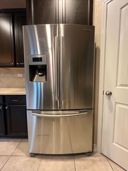 Samsung French Door Refrigerator – Ice & Water Dispenser