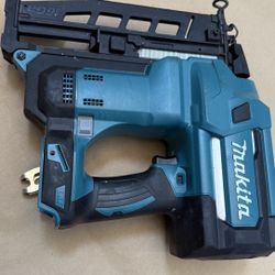 🟢LIGHTLY USED ✳️ Makita 18V LXT Lithium-Ion 16-Gauge Cordless 2-1/2 in. Straight Finish Nailer (Tool Only)