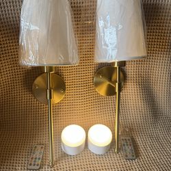 Set of 2 wall lamps.