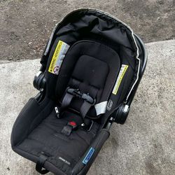 Graco Infant Carseat W/base