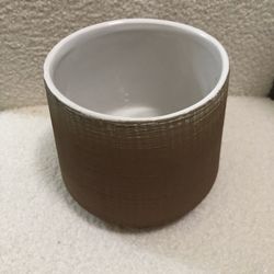 Porcelain Pot