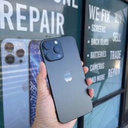 IPhone 14 Pro Unlocked 128Gb Black Color Comes With AirPods For Free !!