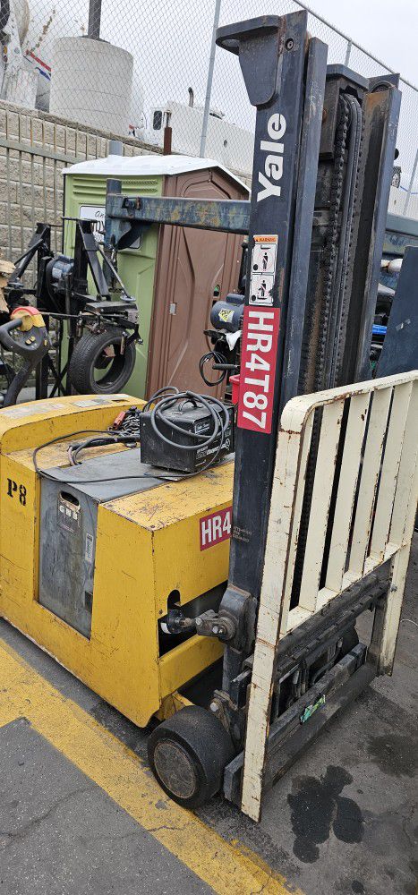 Yale Stand Up Forklift 