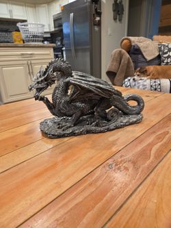 Gray dragon the statue