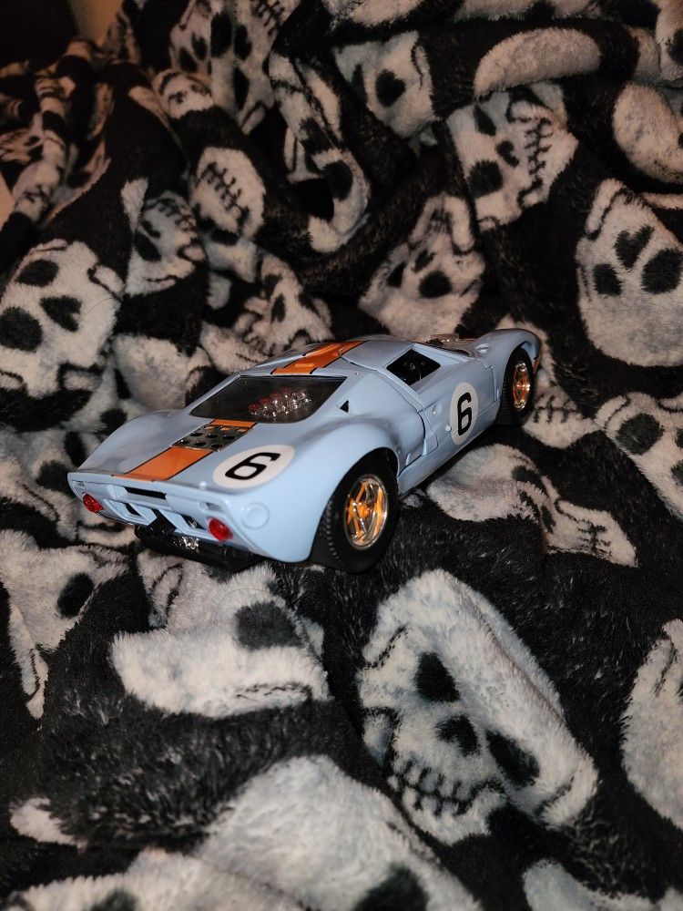 Jouef Evolution 1/18 Scale Model Car 3008 Ford GT40 #6 Blue