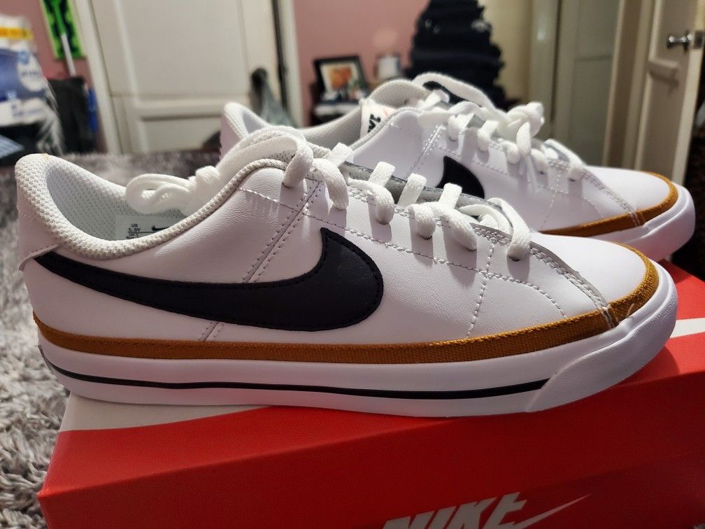Nike Court Legacy