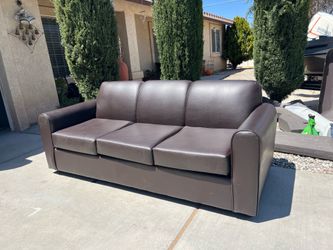 Nice Brown Single Sofa!