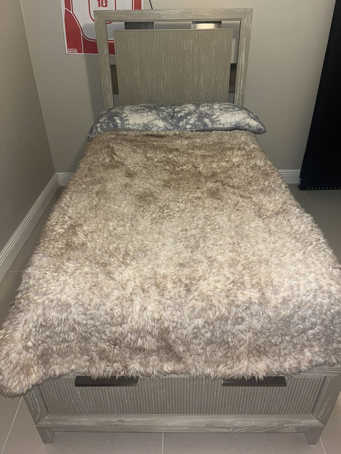 Twin bed