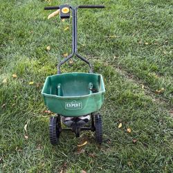 Expert Small Broadcast Spreader