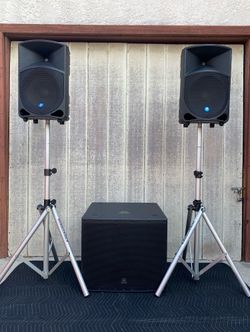 Mackie Speakers