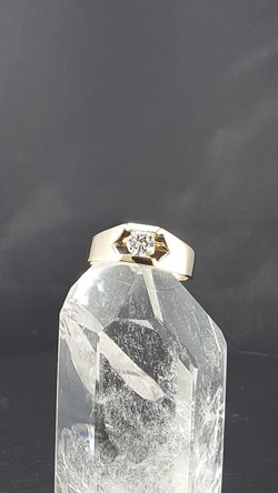 10k YELLOW GOLD RING WITH .84CTW CZ STONE