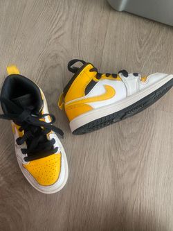 Yellow , white and back Nike /jordans