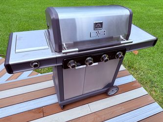 Charbroil | Shop the Collection Commercial Series Grill and Griddle Combo Stainless Steel 4 -Burner Infrared Liquid Propane...