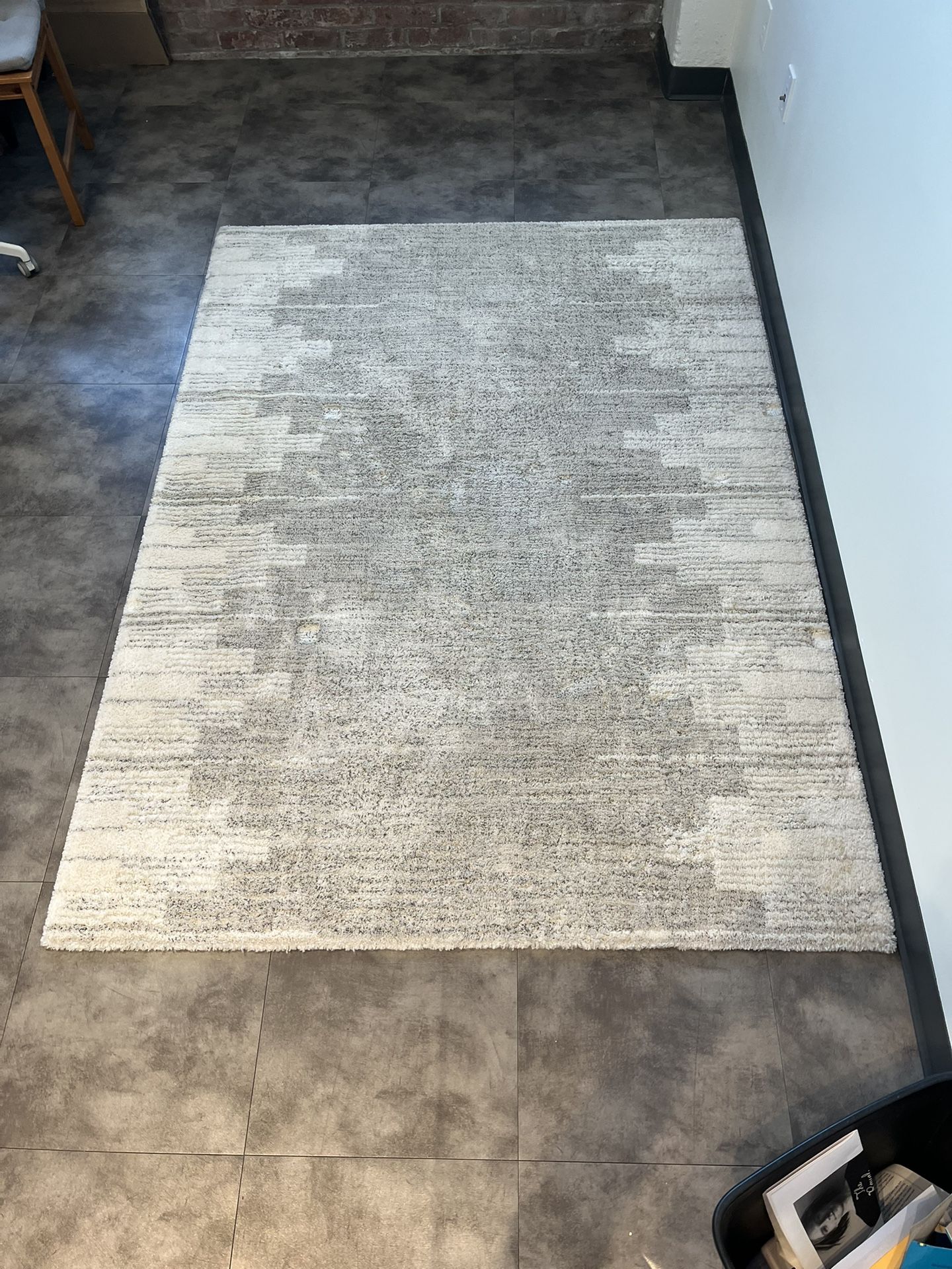 Cream color area rug - 60" x 84" - $20 OBO