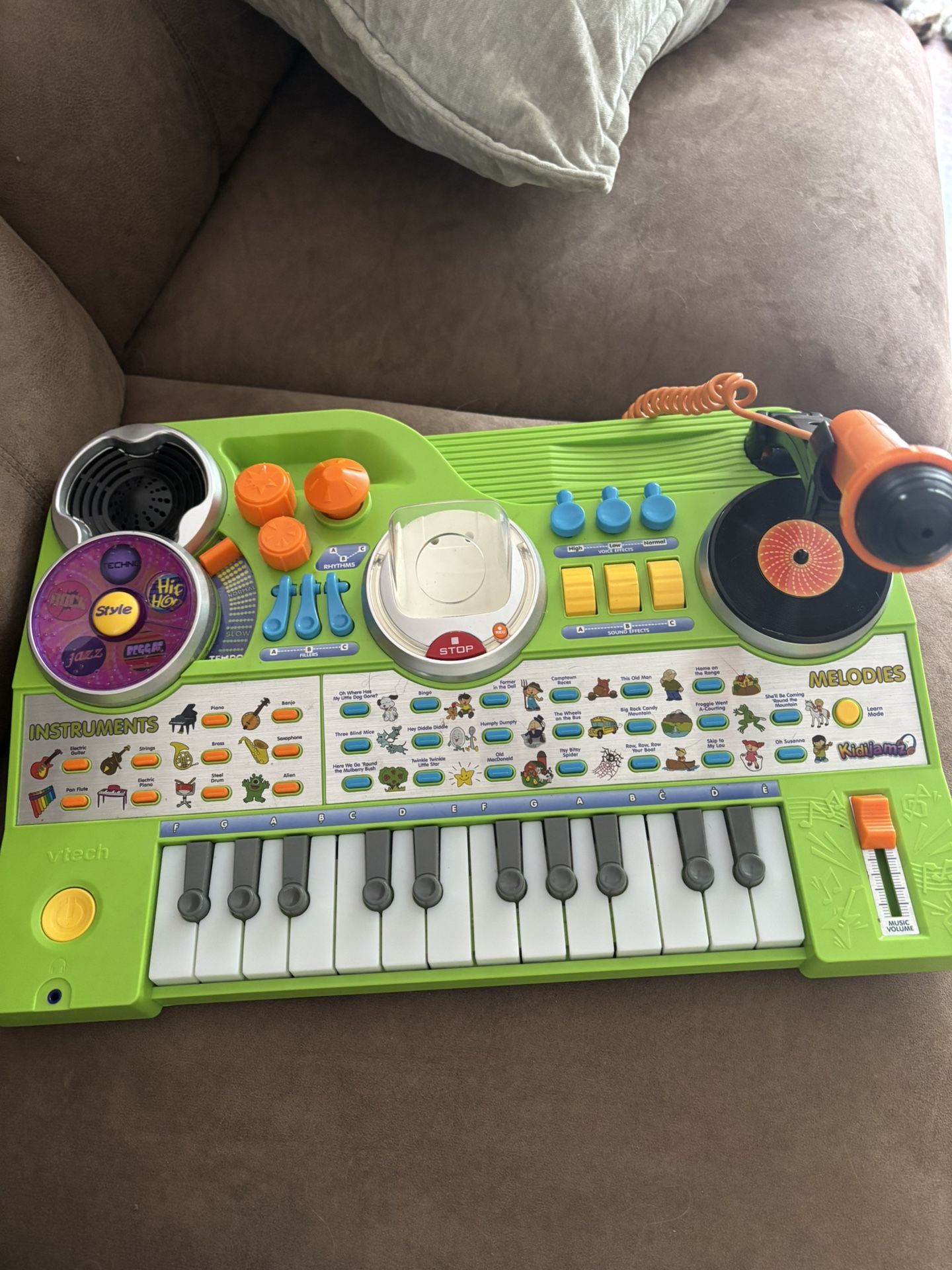 VTech KidiJamz Studio – Kids’ Electronic Keyboard & Music Mixer!