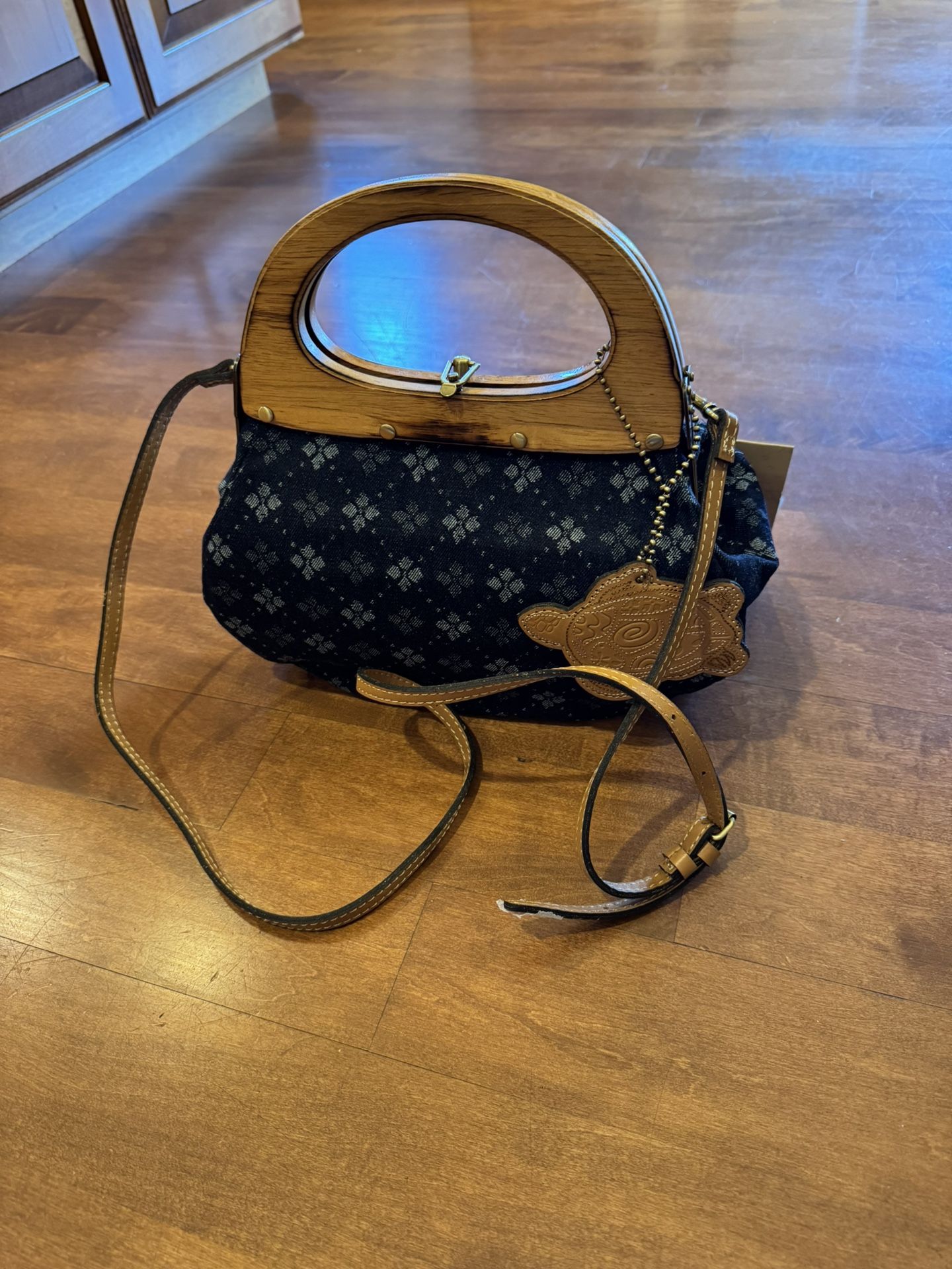 Woman’s new Patricia Nash denim purse shipping available