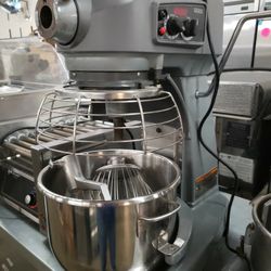 Used Hobart 20 Quart Mixer With Bowl, Whip, and Paddle 