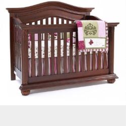 4-in-1 Convertable Crib - Near Modesto Mall