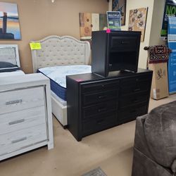 Queen Bedroom Set 4 Pc . Bed Nightstand Dresser Mirror