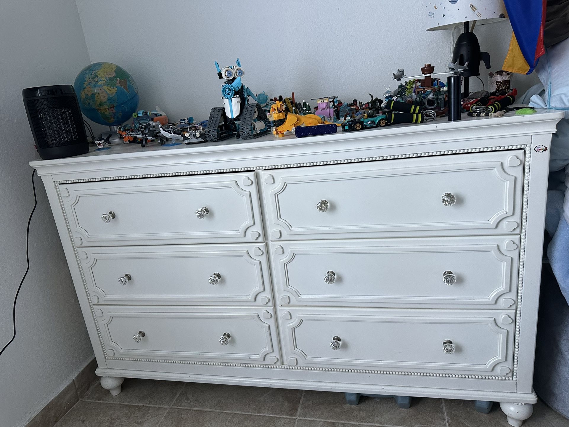 Solid Oak Wood 6-Drawer Dresser – Excellent Condition