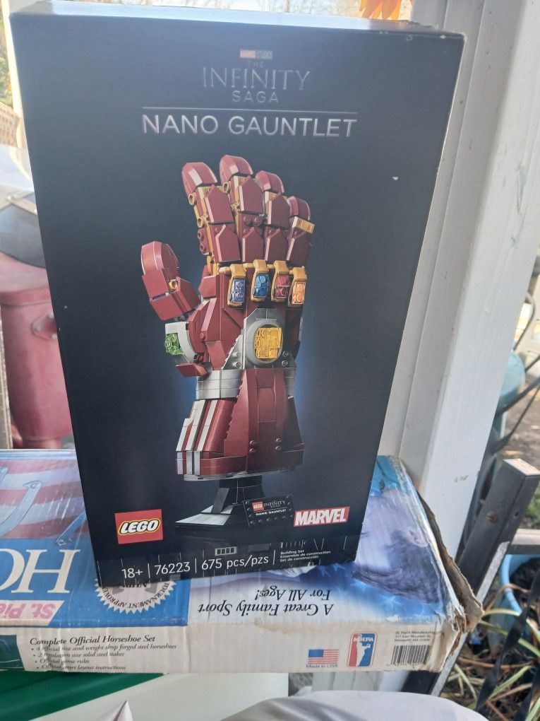 New In Box Lego Infinity Nano Suga GauntLet Marvel Lego New