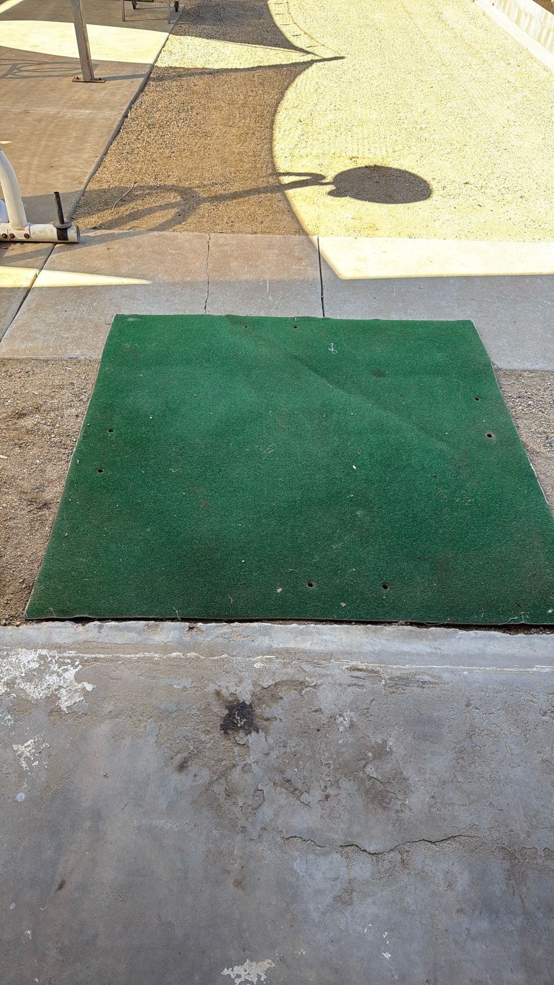 Golf practice driving pad