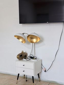Lamps/decor/night stand